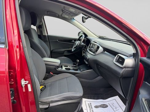 Used 2016 Kia Sorento AWD w/ LX Convenience Package image 17
