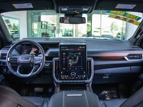 Used 2025 GMC Yukon XL Denali image 15