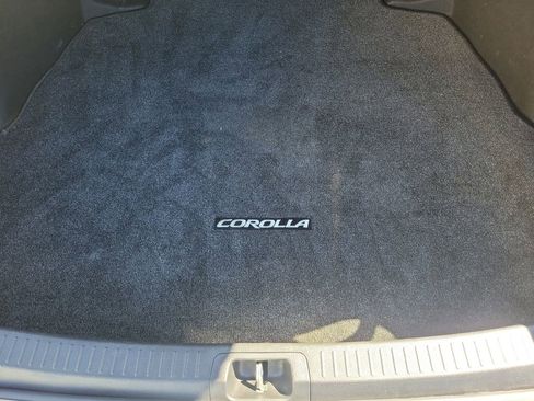 Used 2023 Toyota Corolla SE w/ SE Premium Package image 9