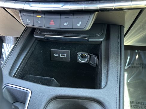 Used 2025 Cadillac XT4 Premium Luxury w/ Cold Weather Package FWD image 30