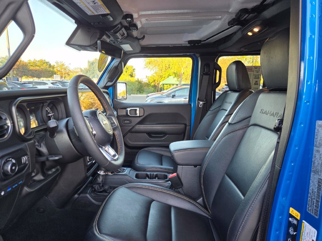 Used 2024 Jeep Wrangler Unlimited Sahara w/ Technology Group AWD/4WD image 31