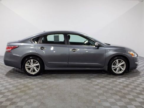 Used 2014 Nissan Altima 2.5 SV w/ Convenience Package FWD image 7