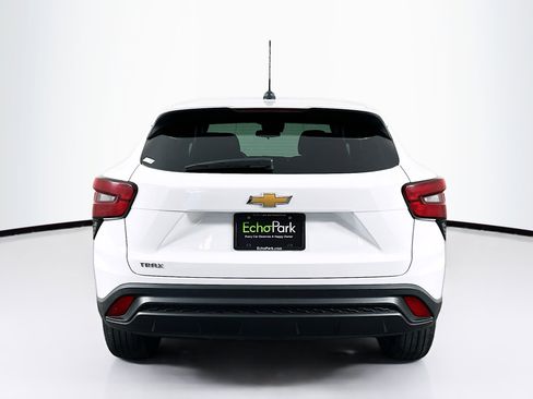 Used 2024 Chevrolet Trax LS FWD image 7