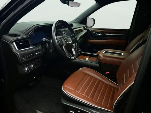 Used 2023 GMC Yukon XL Denali Ultimate image 2