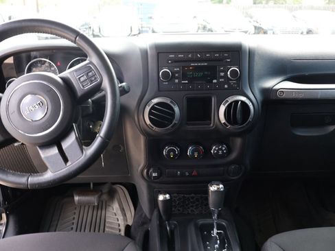 Used 2017 Jeep Wrangler Unlimited Sport w/ Connectivity Group AWD/4WD image 23