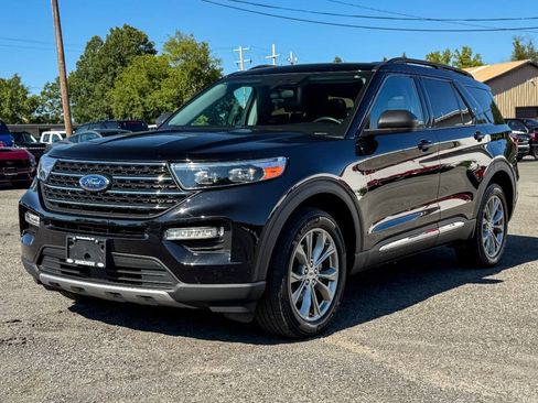 Used 2023 Ford Explorer XLT w/ Equipment Group 202A AWD/4WD image 7
