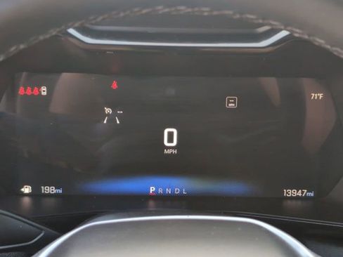 Used 2025 Chevrolet Colorado LT RWD image 12
