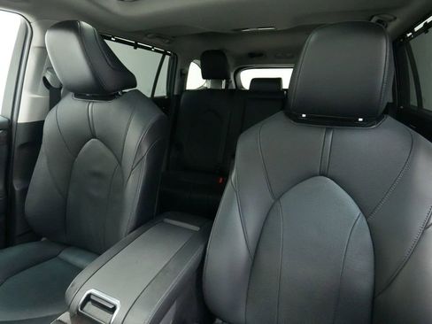 Used 2021 Toyota Highlander Limited image 13