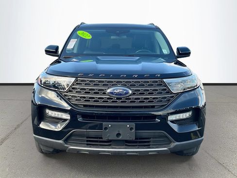 Used 2022 Ford Explorer XLT w/ Equipment Group 202A AWD/4WD image 2