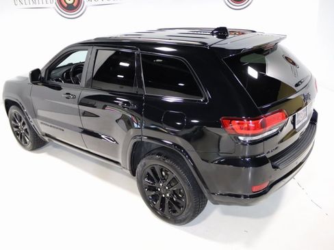 Used 2019 Jeep Grand Cherokee Altitude image 14