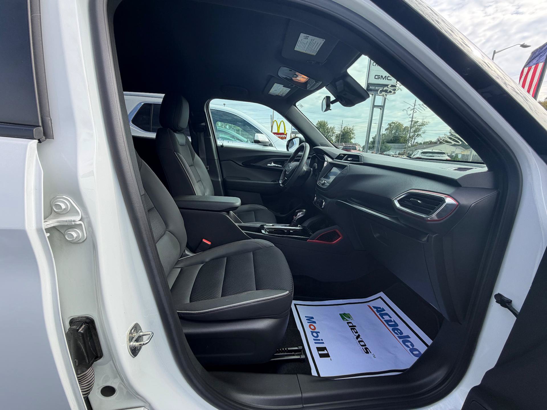 Used 2023 Chevrolet TrailBlazer RS FWD image 11