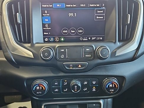 Used 2024 GMC Terrain SLT image 29