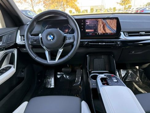 Used 2025 BMW X2 xDrive28i w/ Technology Package image 17