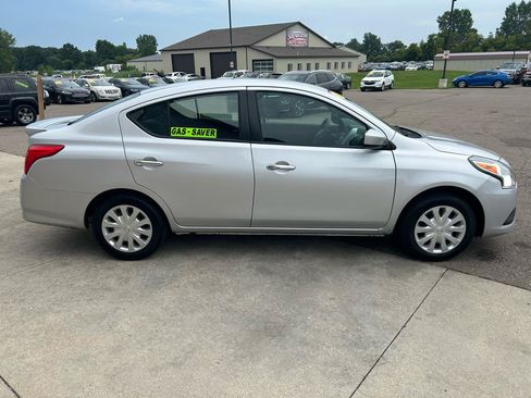 Used 2019 Nissan Versa SV FWD image 4