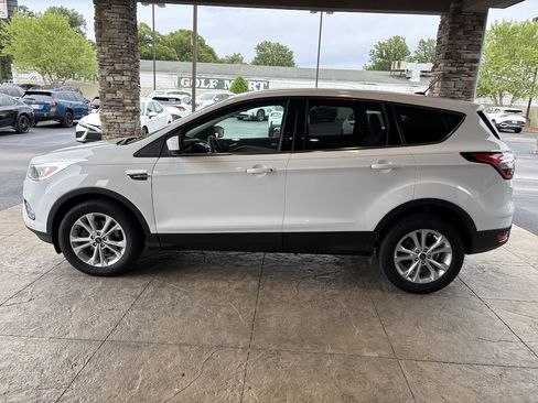 Used 2017 Ford Escape SE FWD image 9