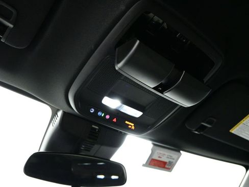 Used 2025 Chevrolet Traverse LT AWD/4WD image 22