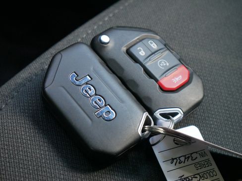 Used 2021 Jeep Gladiator Sport image 36