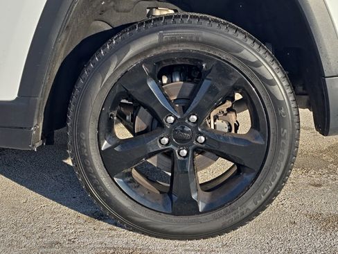 Used 2023 Jeep Grand Cherokee Limited w/ Luxury Tech Group II image 6