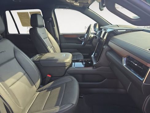 Used 2025 GMC Yukon Denali image 15