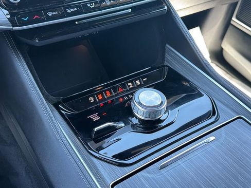 Used 2024 Jeep Wagoneer L Series II w/ Flexible Seating Group image 22