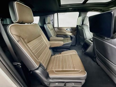 Used 2025 GMC Yukon XL Denali Ultimate AWD/4WD image 32