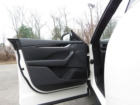 Used 2023 Maserati Levante Modena image 9