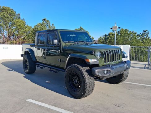 Used 2022 Jeep Gladiator Sport image 6