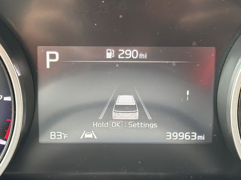 Used 2024 Kia Carnival EX FWD image 10