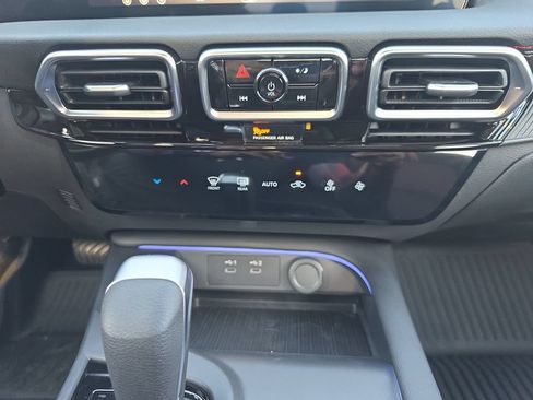 New 2026 Nissan Sentra SR w/ Floor Mat Package FWD image 17