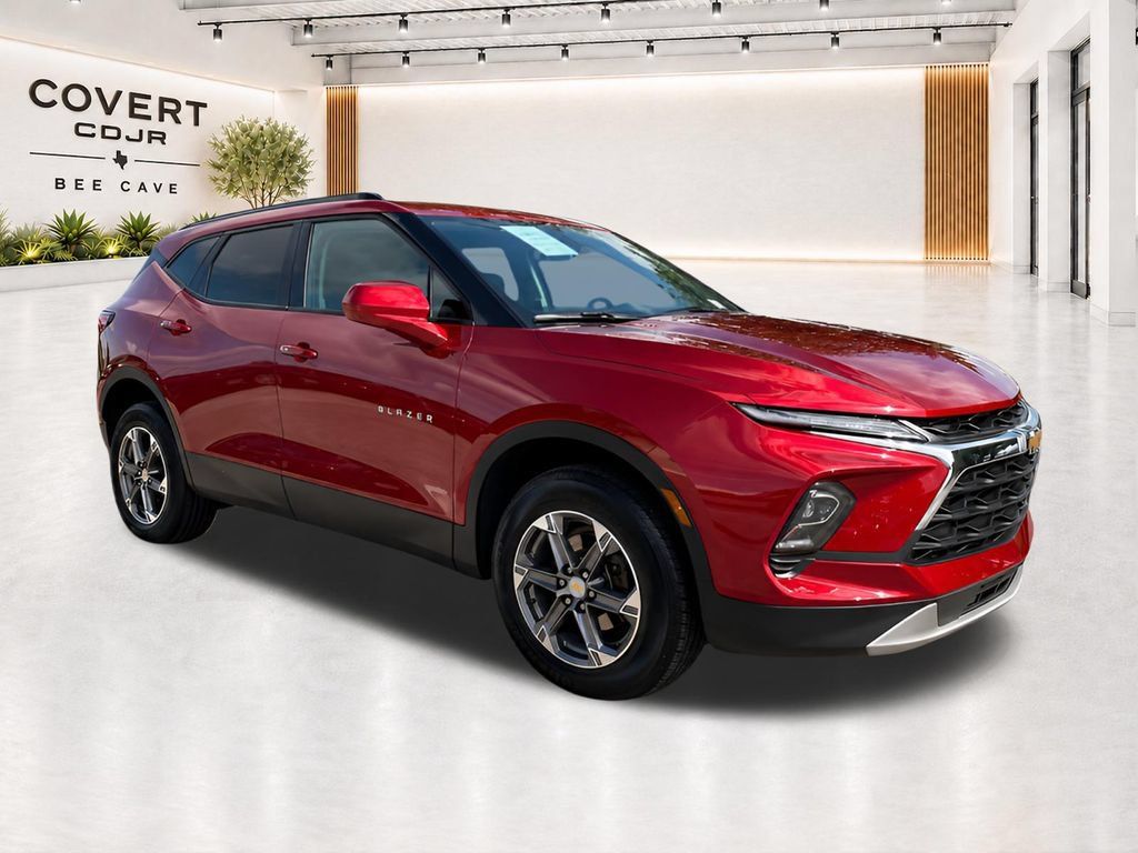 Used 2024 Chevrolet Blazer LT w/ Convenience Package FWD image 2