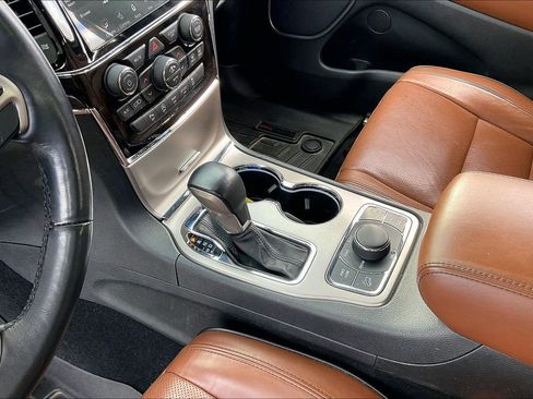 Used 2021 Jeep Grand Cherokee Overland AWD/4WD image 15