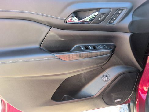 Certified 2023 GMC Acadia Denali FWD image 18