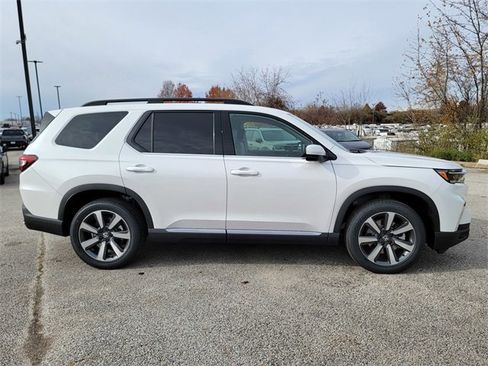 New 2025 Honda Pilot Touring image 7