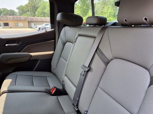 New 2025 Chevrolet Colorado ZR2 image 9