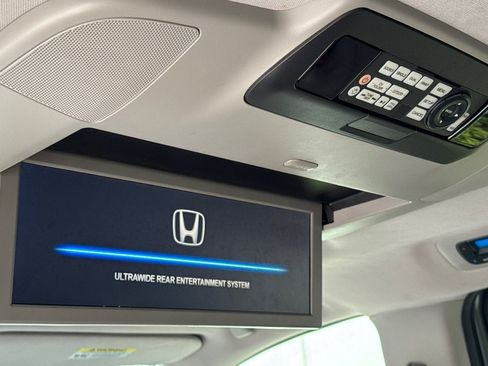 Used 2013 Honda Odyssey Touring Elite image 22