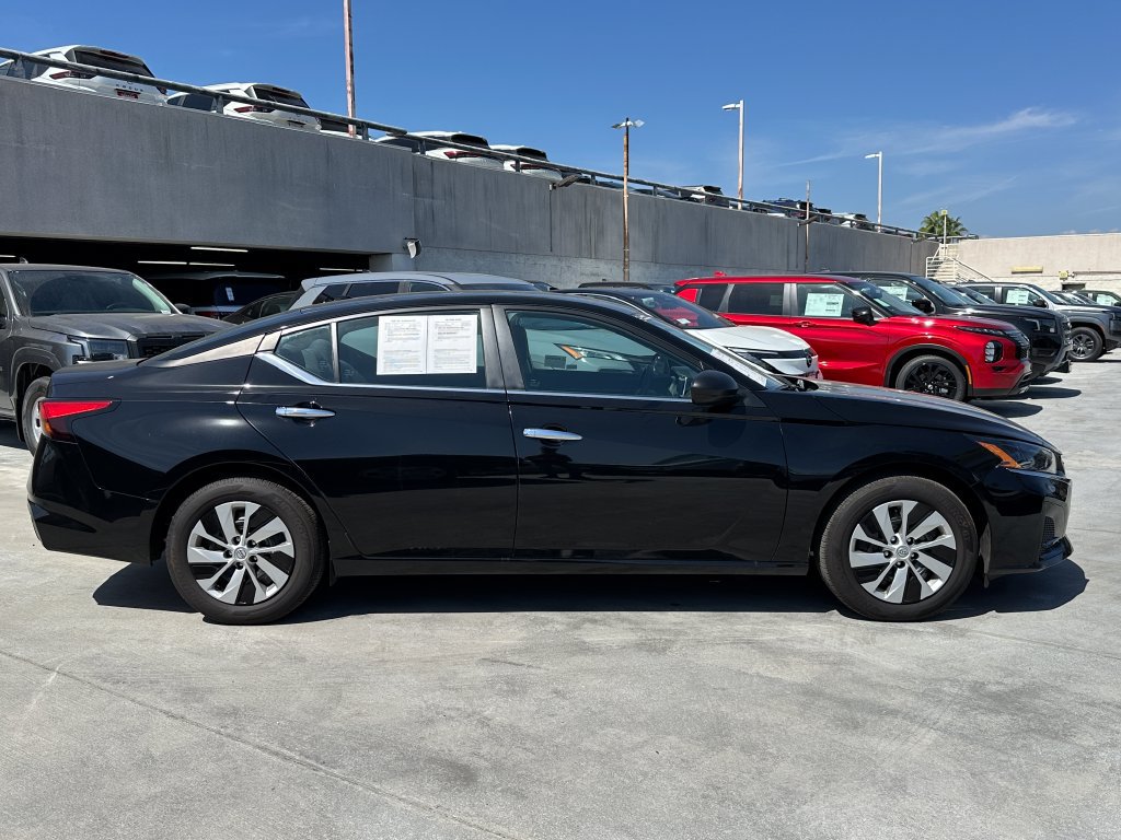 Used 2025 Nissan Altima 2.5 S FWD image 8