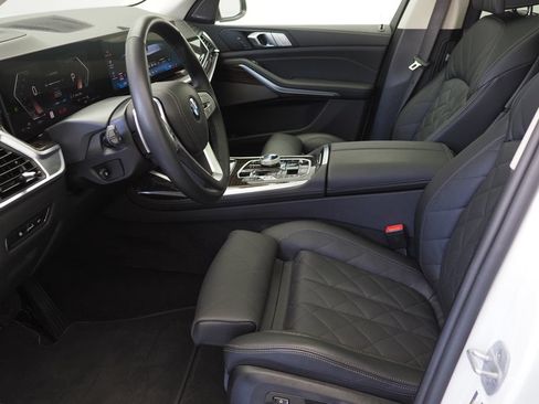 Certified 2026 BMW X7 xDrive40i w/ Premium Package AWD/4WD image 7