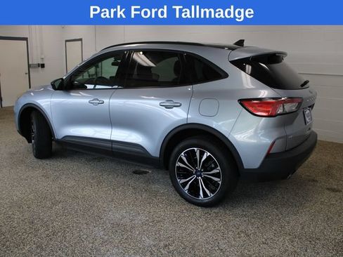 Used 2022 Ford Escape SE w/ SE Sport Appearance Package AWD/4WD image 2