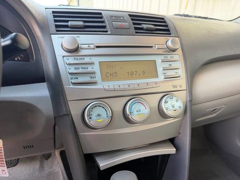 Used 2009 Toyota Camry LE FWD image 17