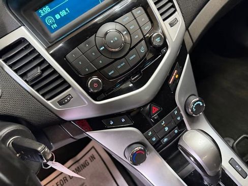 Used 2014 Chevrolet Cruze LT image 31