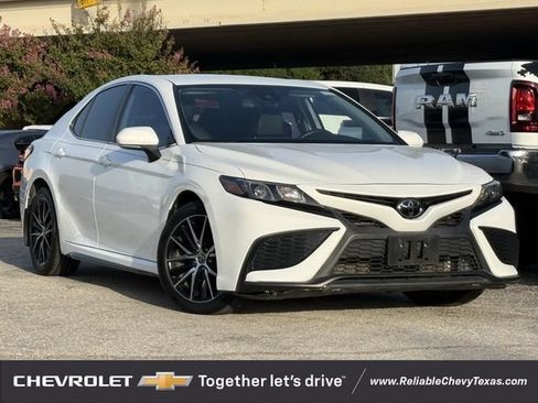 Used 2023 Toyota Camry SE FWD image 2