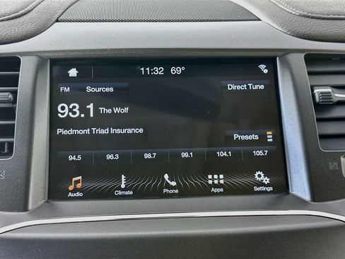 Used 2016 Lincoln MKS AWD image 17