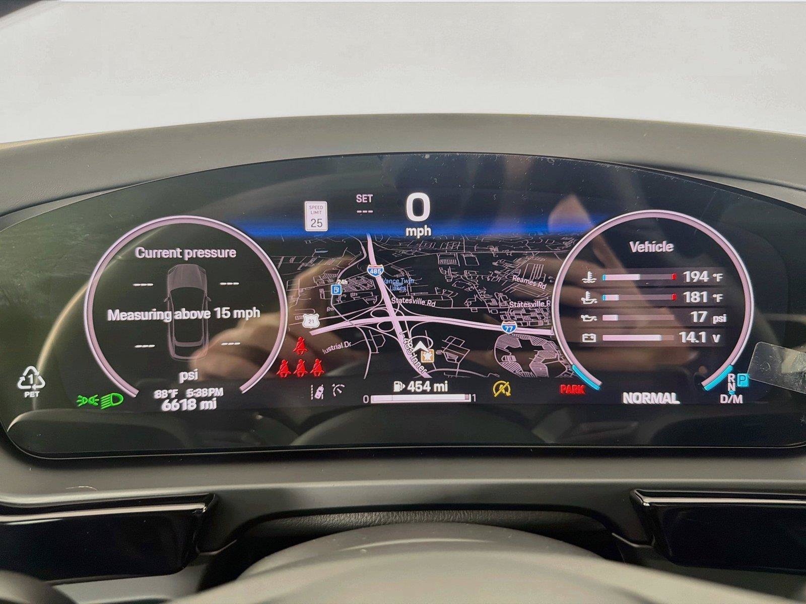 Used 2025 Porsche Cayenne Coupe AWD/4WD image 15