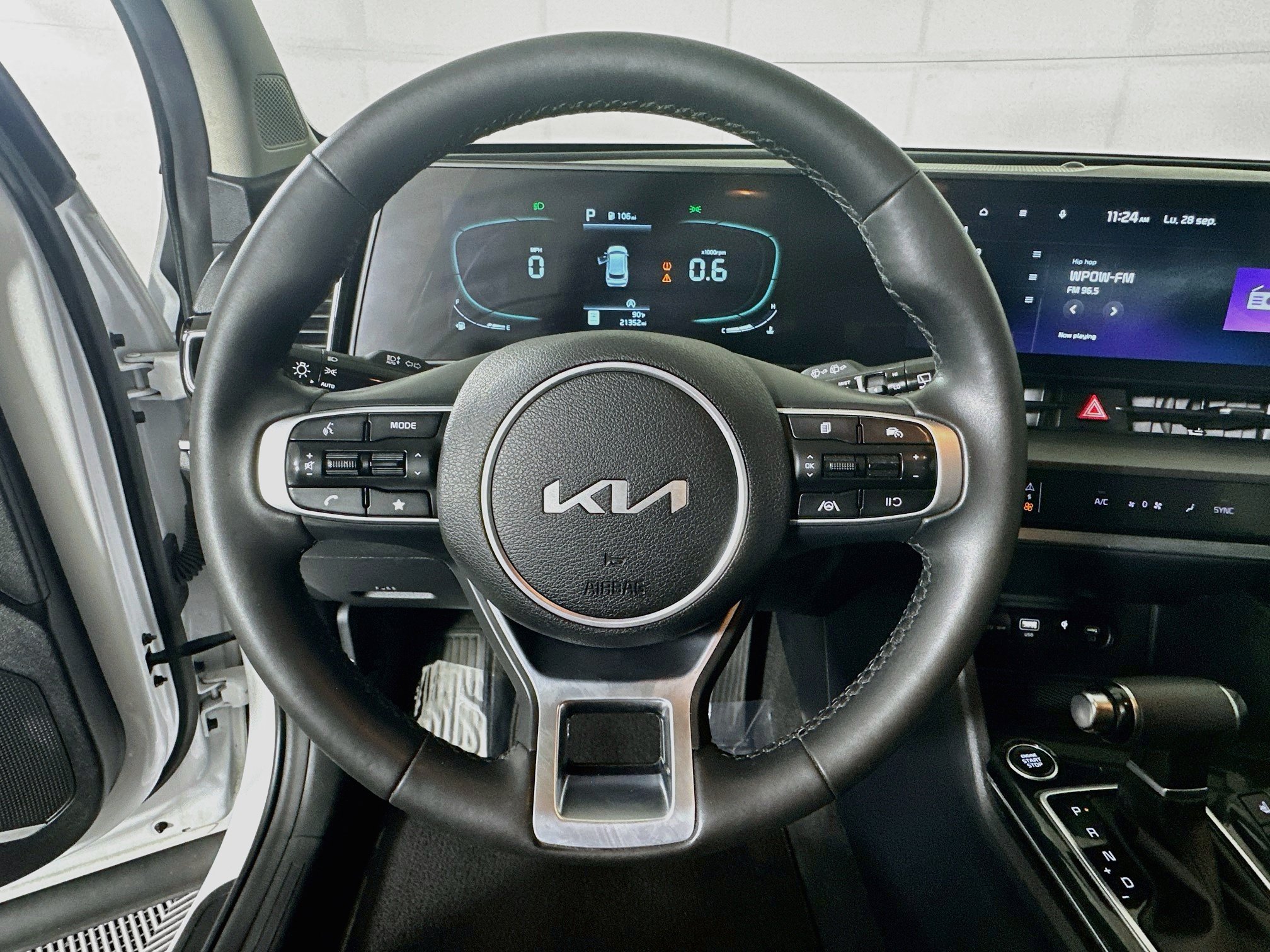 Used 2023 Kia Sportage EX AWD/4WD image 15