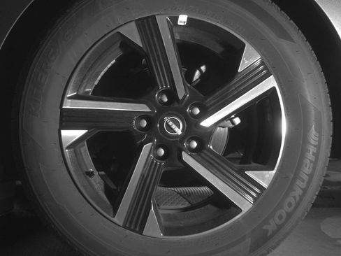 Used 2025 Nissan Sentra SV FWD image 14