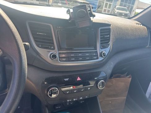 Used 2016 Hyundai Tucson SE w/ Option Group 02 AWD/4WD image 3