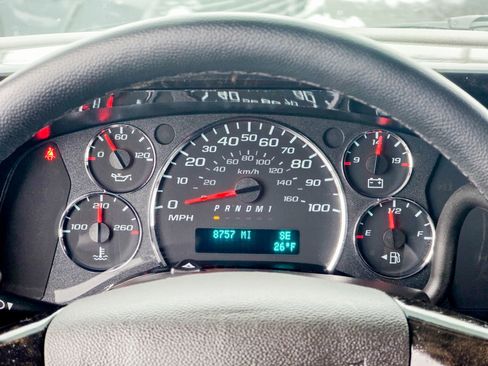 Used 2025 Chevrolet Express 2500 w/ Driver Convenience Package image 39