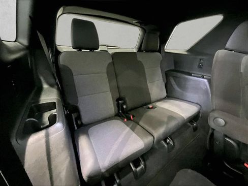 Used 2023 Chevrolet Traverse LT FWD image 30