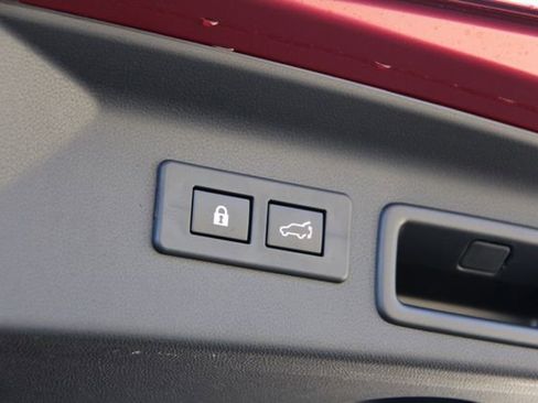 Used 2025 Subaru Forester Limited image 32