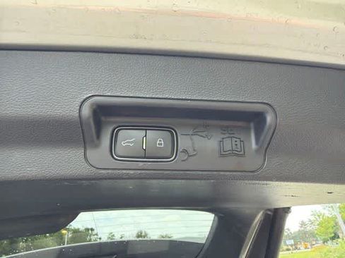 Used 2020 Ford Explorer XLT w/ Equipment Group 202A AWD/4WD image 13